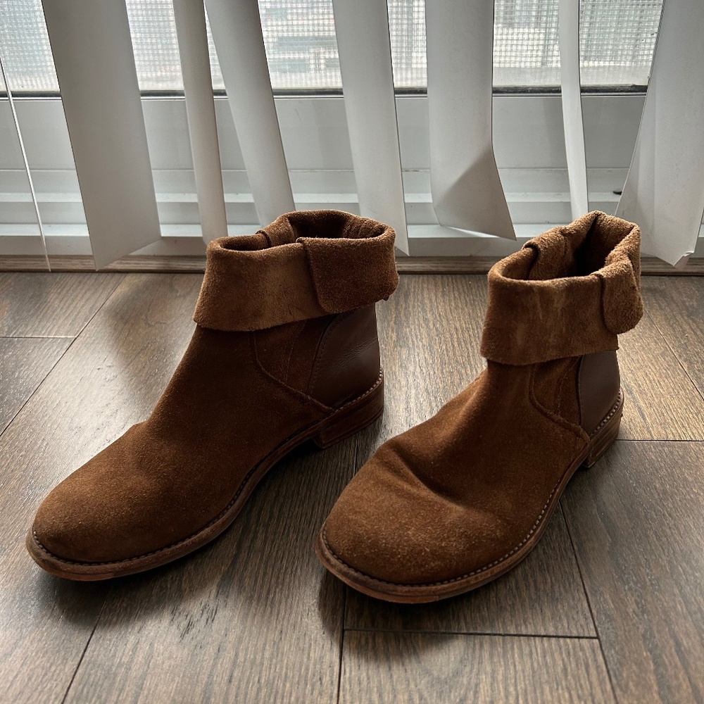 Ellen Degeneres Chelsea Suede Boots - Size 6.5